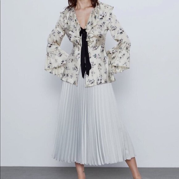 Zara floral Lace Satin Blouse with ruffle sleeves size Medium - Picture 13 of 14